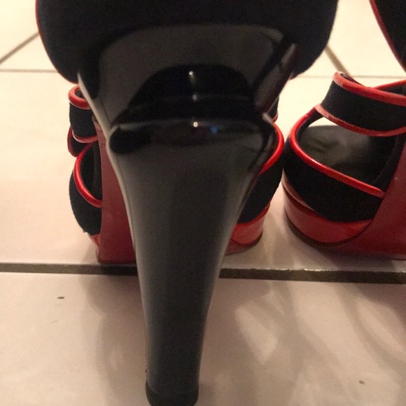 Chanel Navy and Red Heels size 35.5 Brand New Cond - Picture 6 of 8